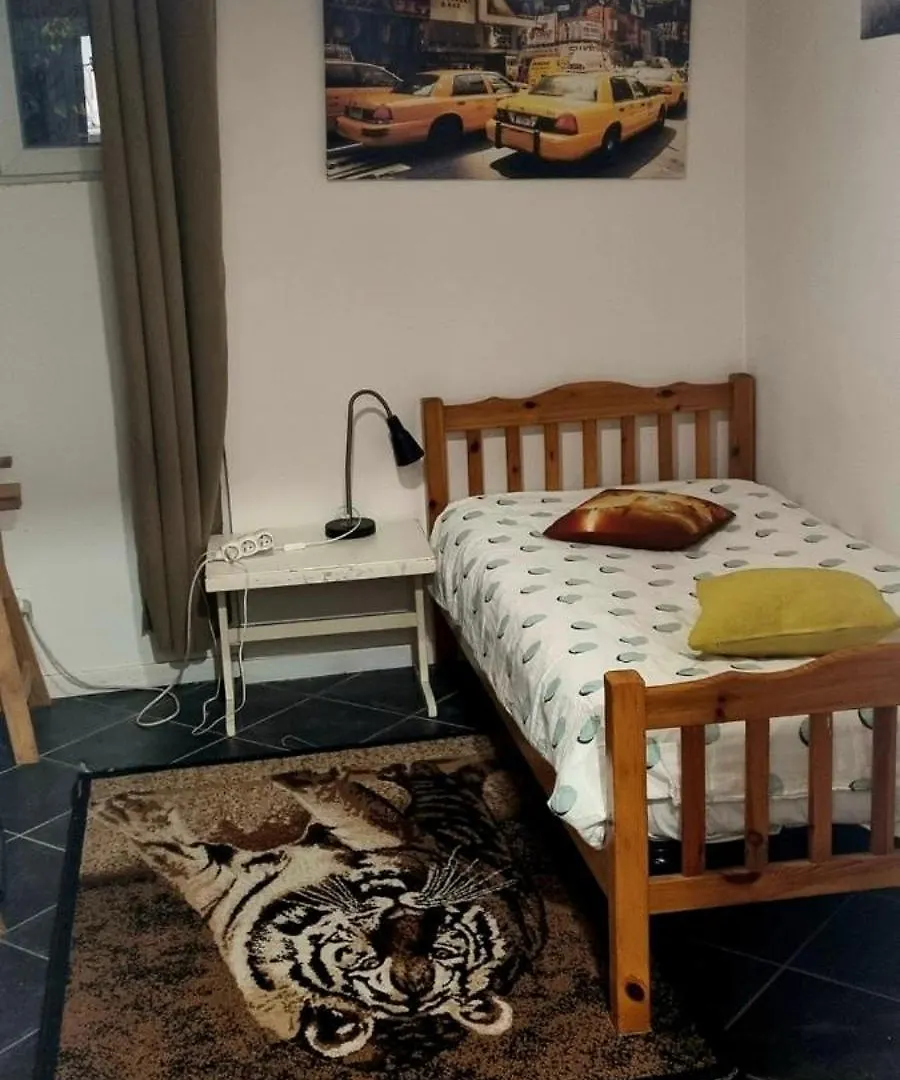 Joli Studio Dans Ma Maison Limonest 0*,  France